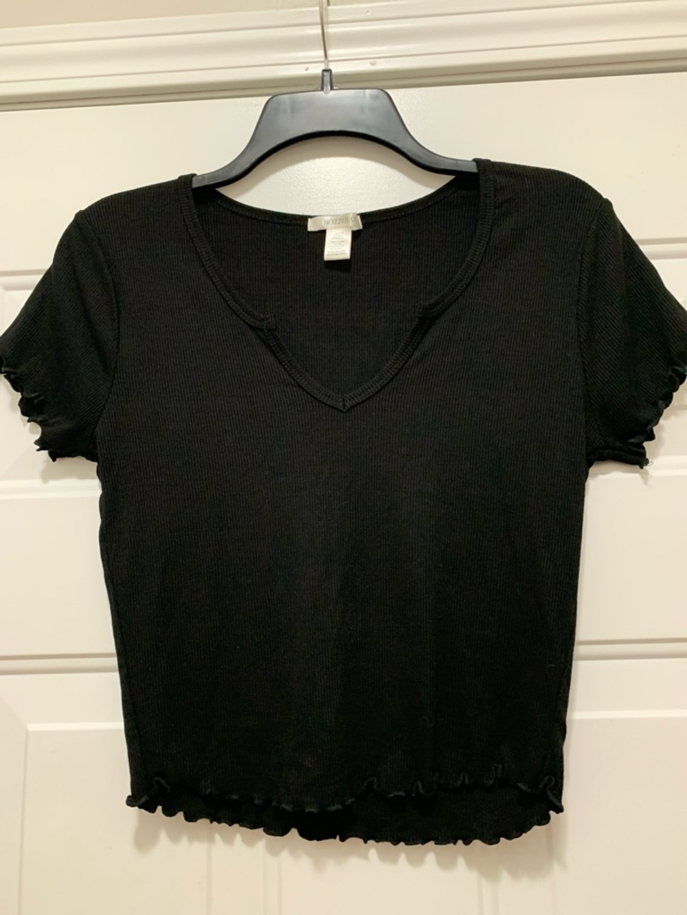 4/$10 Bozzolo Black Ribbed V-Neck Short Sleeve Cropped Top Size Large